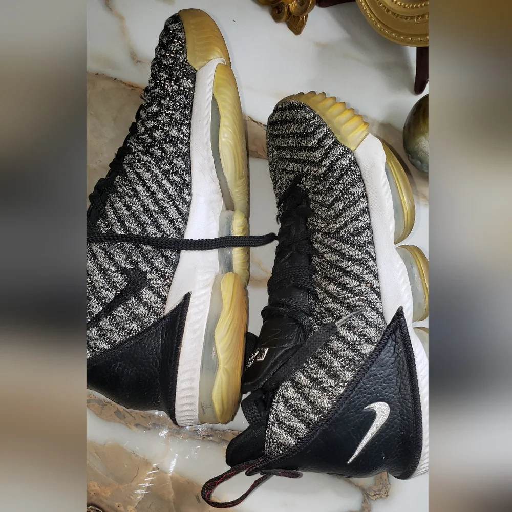 Nike Lebron 16 Oreo Mens Basketball Shoes Size 8.5